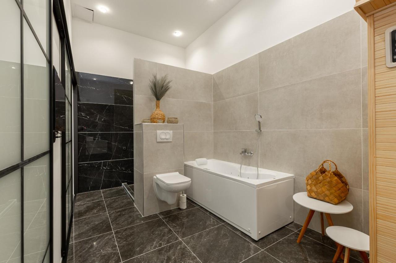 Super 2br-2bt With Balcony&view&sauna&jacuzzi Apartman Budapest