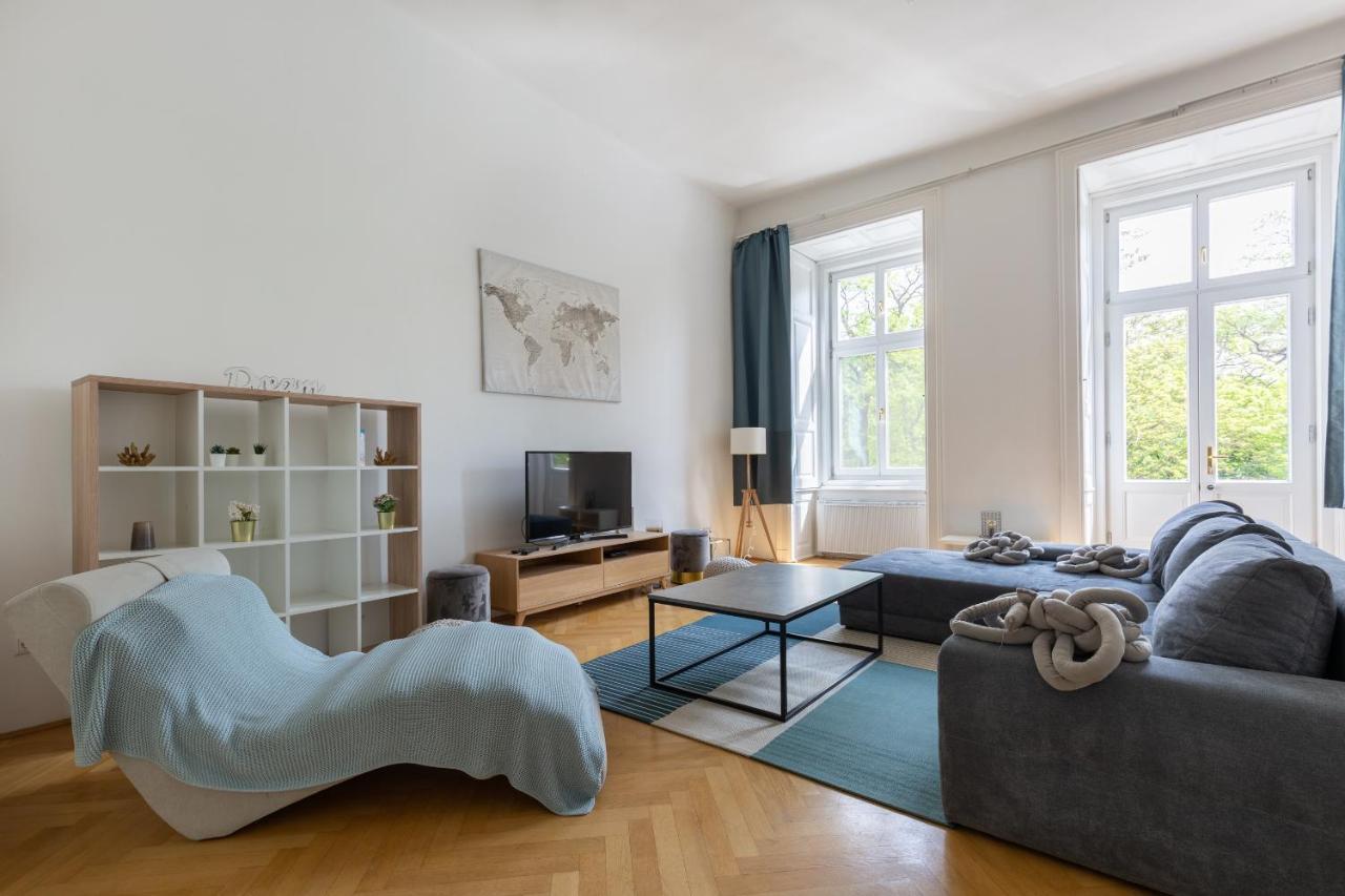 Super 2br-2bt With Balcony&view&sauna&jacuzzi Apartmán Budapest