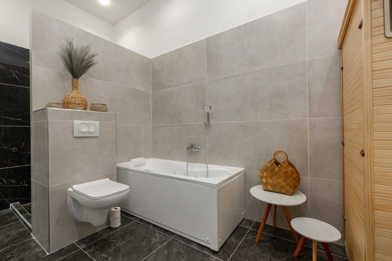 Super 2br-2bt With Balcony&view&sauna&jacuzzi Apartmán